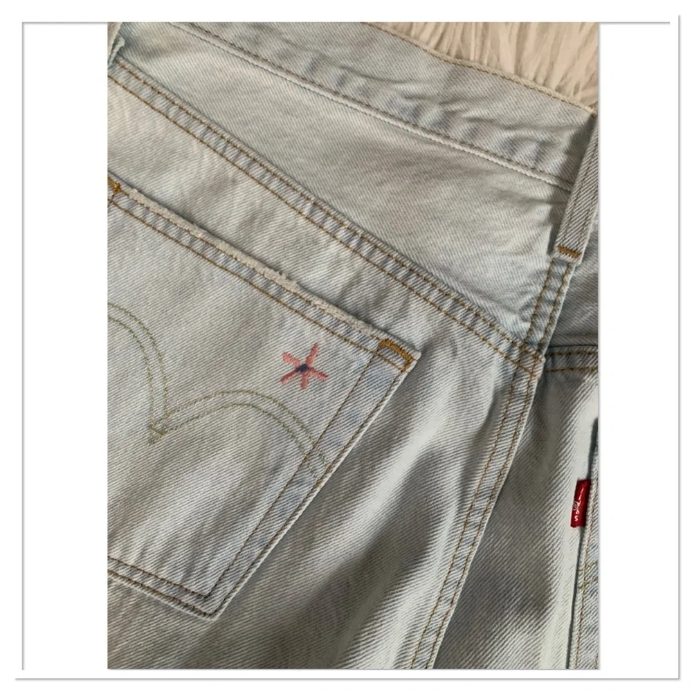 NWT Levi's 501 Light Wash Embroidered Jeans Blue Size 32 - Picture 9 of 15